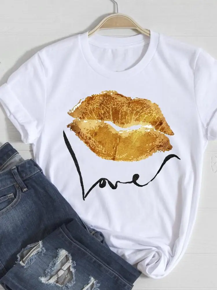 Женская футболка с коротким рукавом, принтом и надписью в виде губ
Женская футболка с коротким рукавом, принтом и надписью в виде губ