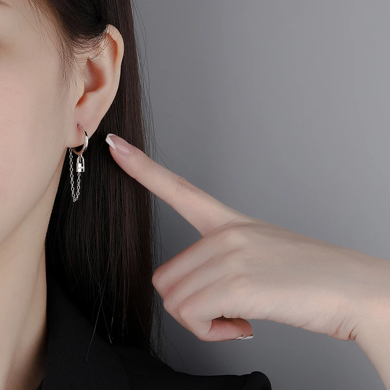Asymmetrical Tragus Piercing Chain Earrings For Girls Party Punk Lock Women's Particular Earrings Fashion Jewelry Accessories
Asymmetrical Tragus Piercing Chain Earrings For Girls Party Punk Lock Women's Particular Earrings Fashion Jewelry Accessories