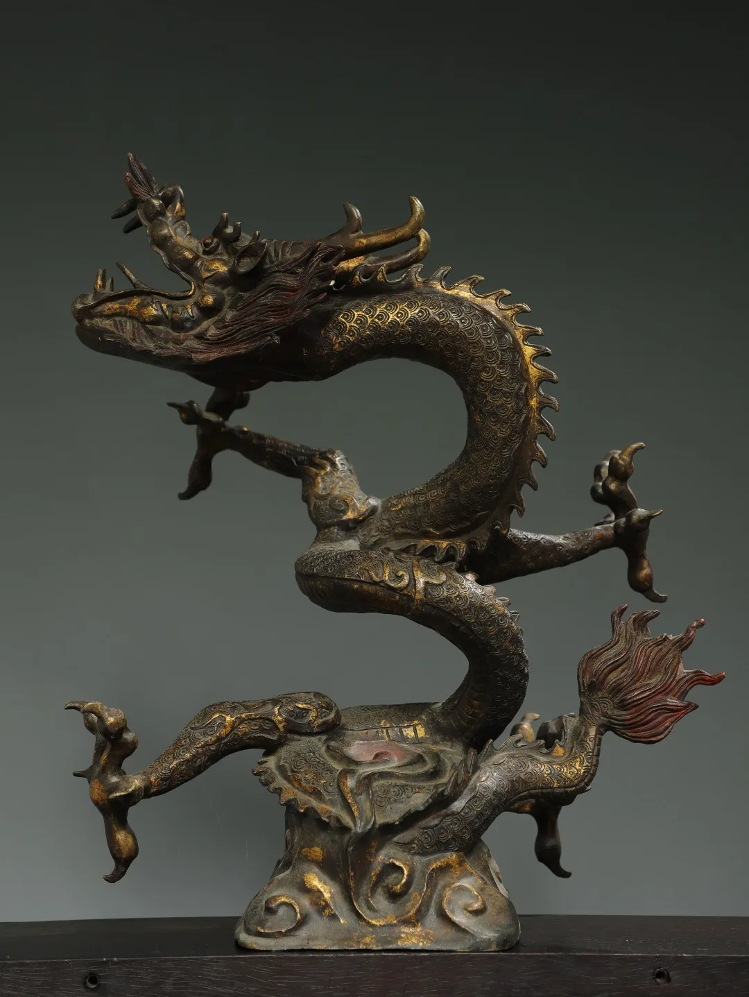 20"Tibetan Temple Collection Old Bronze Gilt Cinnabar Dragon Statue Divine beast Auspicious beast Amass wealth Ornaments
20"Tibetan Temple Collection Old Bronze Gilt Cinnabar Dragon Statue Divine beast Auspicious beast Amass wealth Ornaments