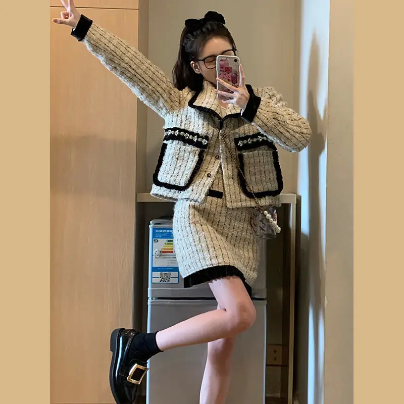 2022 Women Autumn Winter New French Suits Female Pockets Long Sleeve Jackets + High Waist Skirts Ladies Plaid 2 Piece Sets R399
2022 Women Autumn Winter New French Suits Female Pockets Long Sleeve Jackets + High Waist Skirts Ladies Plaid 2 Piece Sets R399