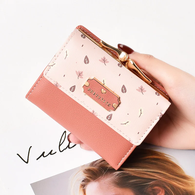 Wallet women's short Korean version small broken flower folding card bag printed three fold buckle wallet small fresh student
Wallet women's short Korean version small broken flower folding card bag printed three fold buckle wallet small fresh student