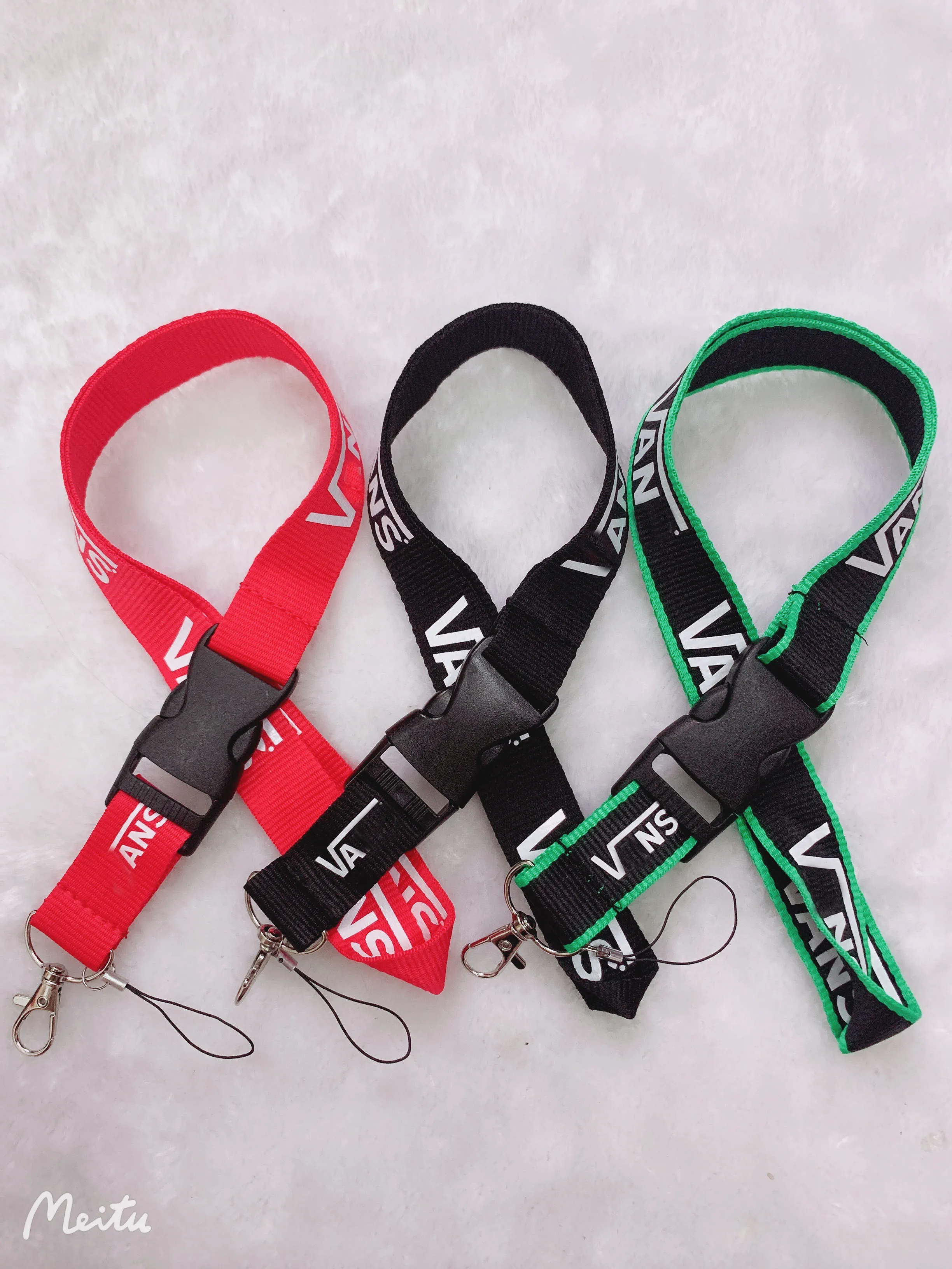 Fashion brand logo mobile phone lanyard key chain sling work permit neck strap DIY pendant badge lanyard neck strap
Fashion brand logo mobile phone lanyard key chain sling work permit neck strap DIY pendant badge lanyard neck strap