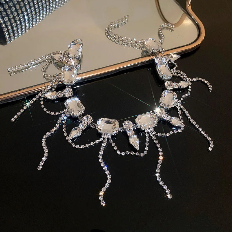 European And American Diamond Tassel Necklace Temperament Entry Lux Clavicle Chain Ins Elegant Advanced Fashion Necklace Women
European And American Diamond Tassel Necklace Temperament Entry Lux Clavicle Chain Ins Elegant Advanced Fashion Necklace Women