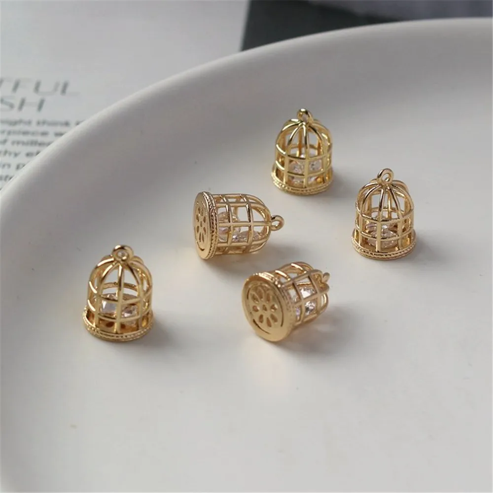 14K copper clad gold color preserving two zircon smart birdcage 9*12mm pendant DIY Jewelry Necklace Pendant hanging in hand
14K copper clad gold color preserving two zircon smart birdcage 9*12mm pendant DIY Jewelry Necklace Pendant hanging in hand
