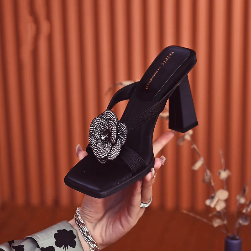 Crystal Flower Mid Heels Women Slippers Summer New 2023 Chunky Platform Open Toe Sandals Designer Brand Pumps Flip Flop Slides
Crystal Flower Mid Heels Women Slippers Summer New 2023 Chunky Platform Open Toe Sandals Designer Brand Pumps Flip Flop Slides