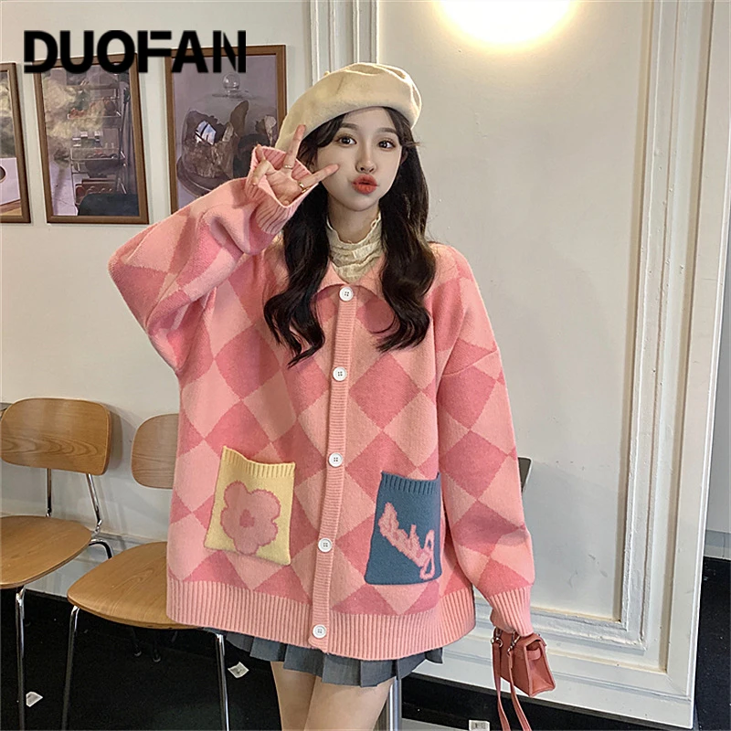 Женский свитер в стиле преппи DUOFAN, розовый кардиган оверсайз, винтажная уличная одежда в Корейском стиле
Женский свитер в стиле преппи DUOFAN, розовый кардиган оверсайз, винтажная уличная одежда в Корейском стиле