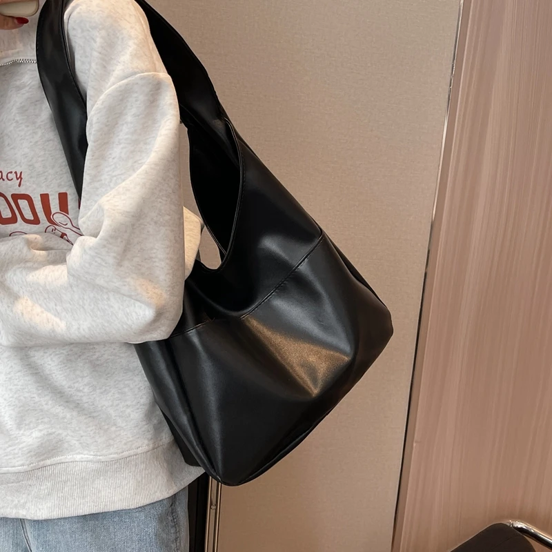 Fashion New Large Capacity Single Shoulder Bag Women Simple Casual PU Leather Commuting Tote Bag Students Storage Schoolbag
Fashion New Large Capacity Single Shoulder Bag Women Simple Casual PU Leather Commuting Tote Bag Students Storage Schoolbag