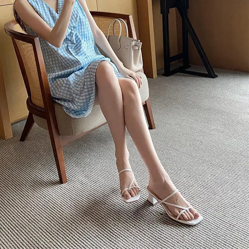 New Women's Sandals Vintage Chunky Heel Square Toe Flip Flops Outdoor Walking Comfortable High Heels Plus Size Sapato Salto Fino
New Women's Sandals Vintage Chunky Heel Square Toe Flip Flops Outdoor Walking Comfortable High Heels Plus Size Sapato Salto Fino