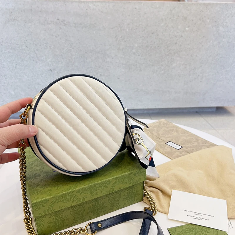 2022 Spring Super Cute Round Cake Bag Girls' Favorite Simple Retro Atmospheric Heavy Metal Strap Size 18cm*18cm
2022 Spring Super Cute Round Cake Bag Girls' Favorite Simple Retro Atmospheric Heavy Metal Strap Size 18cm*18cm