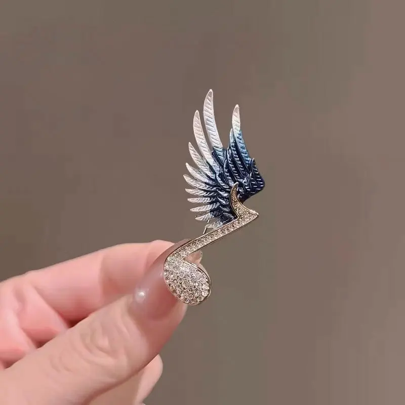 Gold Color Feather Note Brooches Musical Note Shape Wings Alloy Pins for Women Party Weddings Costume Coat Jewelry Accessories
Gold Color Feather Note Brooches Musical Note Shape Wings Alloy Pins for Women Party Weddings Costume Coat Jewelry Accessories