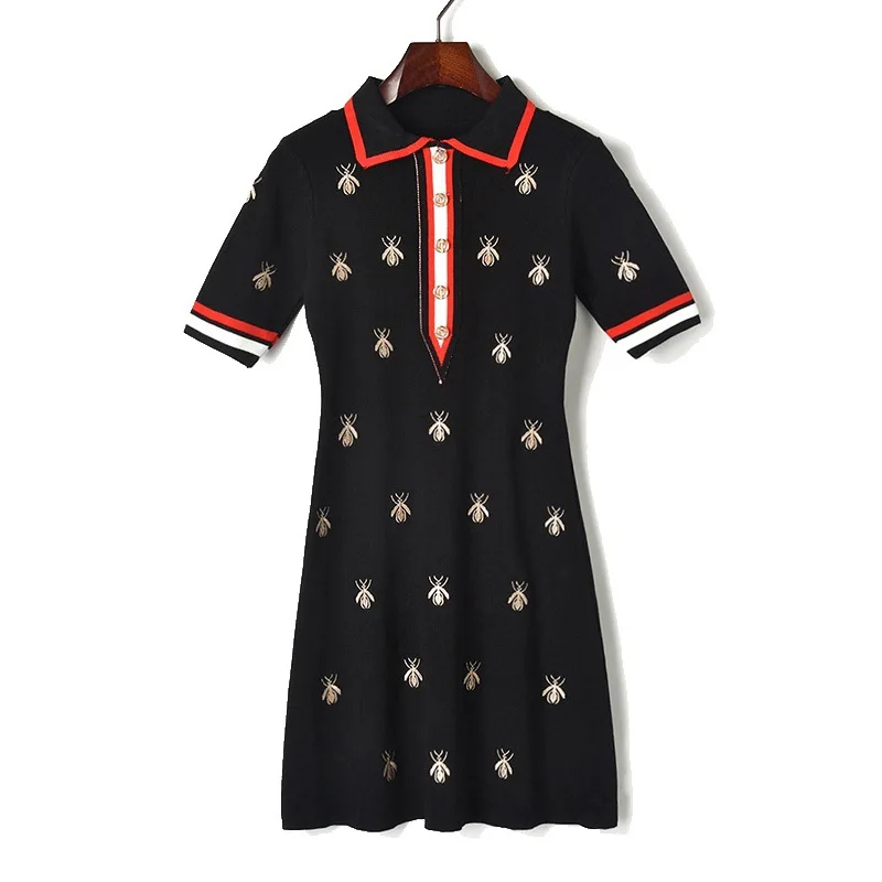 Fashion Designer Women Contrast Turn Down Collar Bees Embroidery Knitted Dresses Button Short Sleeve Runway Embroidery Dress
Fashion Designer Women Contrast Turn Down Collar Bees Embroidery Knitted Dresses Button Short Sleeve Runway Embroidery Dress