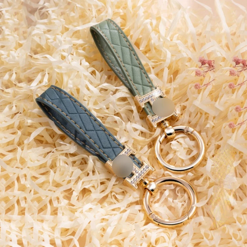 H O Diamond Keychain Men and Women Exquisite Creative Simple Fashion Universal Car Key Jewelry Key chain Pendant Keyring
H O Diamond Keychain Men and Women Exquisite Creative Simple Fashion Universal Car Key Jewelry Key chain Pendant Keyring