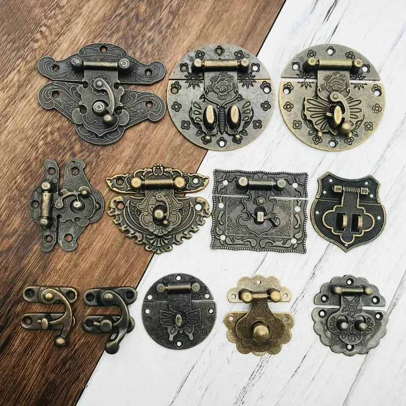 1x Antique Brass Wooden Case hasp Vintage Style Decorative Jewelry Gift Box Suitcase Hasp Latch Hook Furniture Buckle Clasp Lock
1x Antique Brass Wooden Case hasp Vintage Style Decorative Jewelry Gift Box Suitcase Hasp Latch Hook Furniture Buckle Clasp Lock