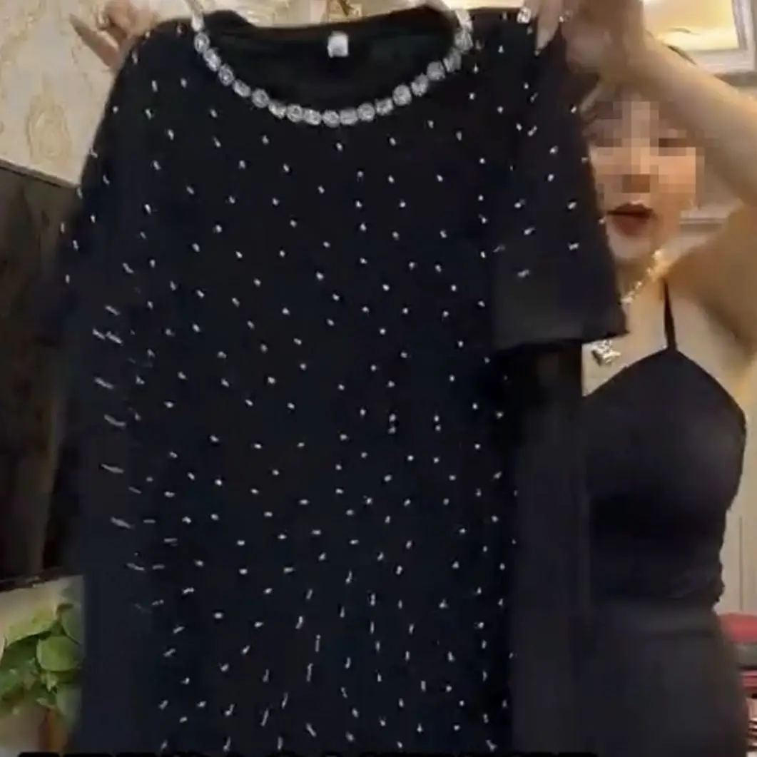 High-End Shinning Black T Shirt Top Women's Exquisite Rhinestone Loose Casual Short-Sleeve T-shirt 2023 New Summer Tees
High-End Shinning Black T Shirt Top Women's Exquisite Rhinestone Loose Casual Short-Sleeve T-shirt 2023 New Summer Tees