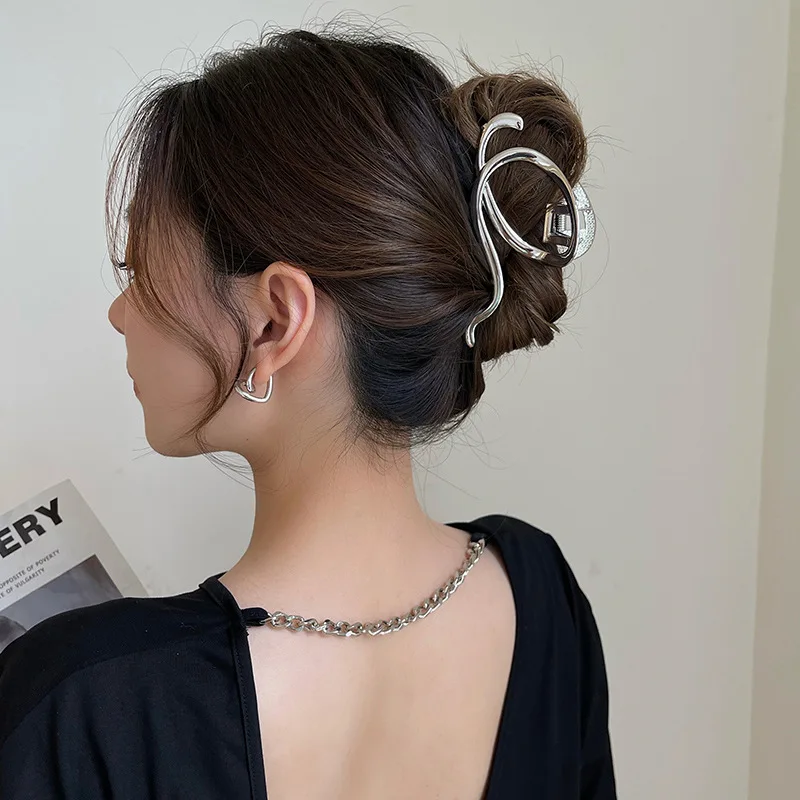 Geometric Metal Hair Clips for Women Vintage Pearl Tassel Claw Clips Fashion Girls Hair Accessories Headwear 2022 New Hair Clips
Geometric Metal Hair Clips for Women Vintage Pearl Tassel Claw Clips Fashion Girls Hair Accessories Headwear 2022 New Hair Clips