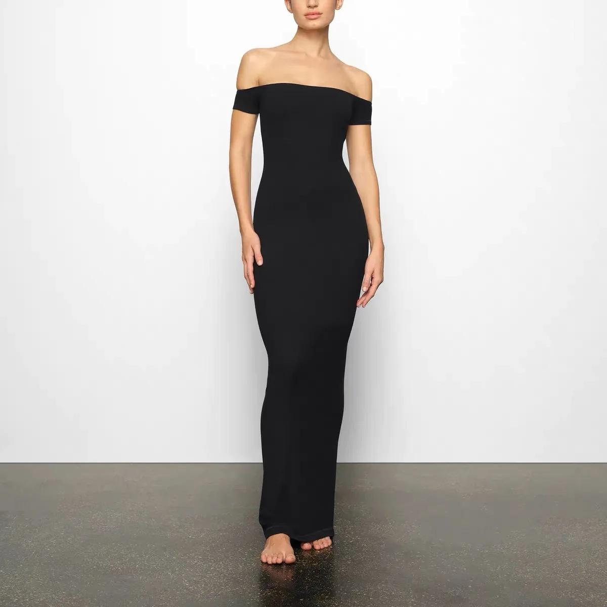 skims Kardashian vertical print Modal maxi one-line shoulder flat shoulder short-sleeved dress
skims Kardashian vertical print Modal maxi one-line shoulder flat shoulder short-sleeved dress
