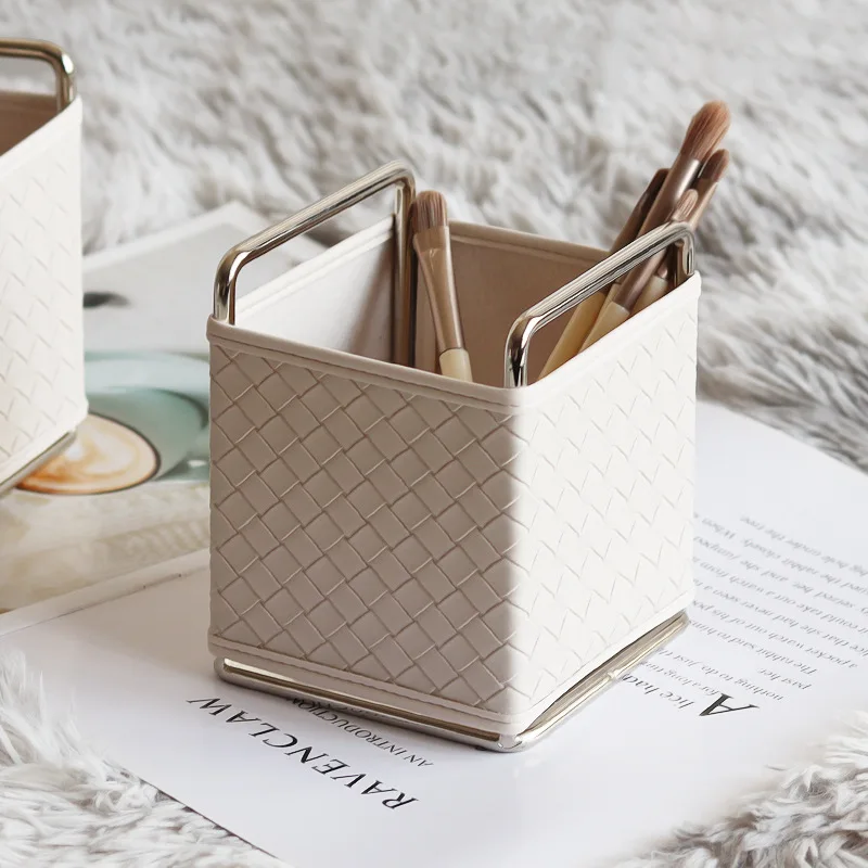 Nordic Ins Wind Woven Leather Storage Box Cosmetic Brush Pen Holder Rope Small Metal Frame Desktop Finishing
Nordic Ins Wind Woven Leather Storage Box Cosmetic Brush Pen Holder Rope Small Metal Frame Desktop Finishing