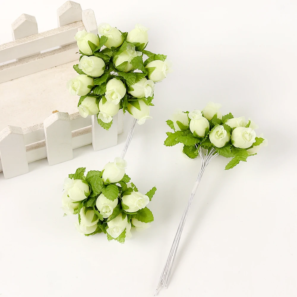 Искусственные розы шелковые 12 шт.
Искусственные розы шелковые 12 шт.