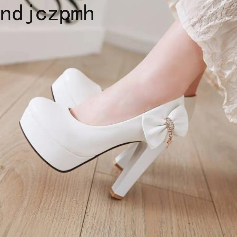 Pumps spring autumn New style fashion Shallow mouth Butterfly-knot Metal decoration sweet Round Toe Women's Shoes plus size34-43
Pumps spring autumn New style fashion Shallow mouth Butterfly-knot Metal decoration sweet Round Toe Women's Shoes plus size34-43