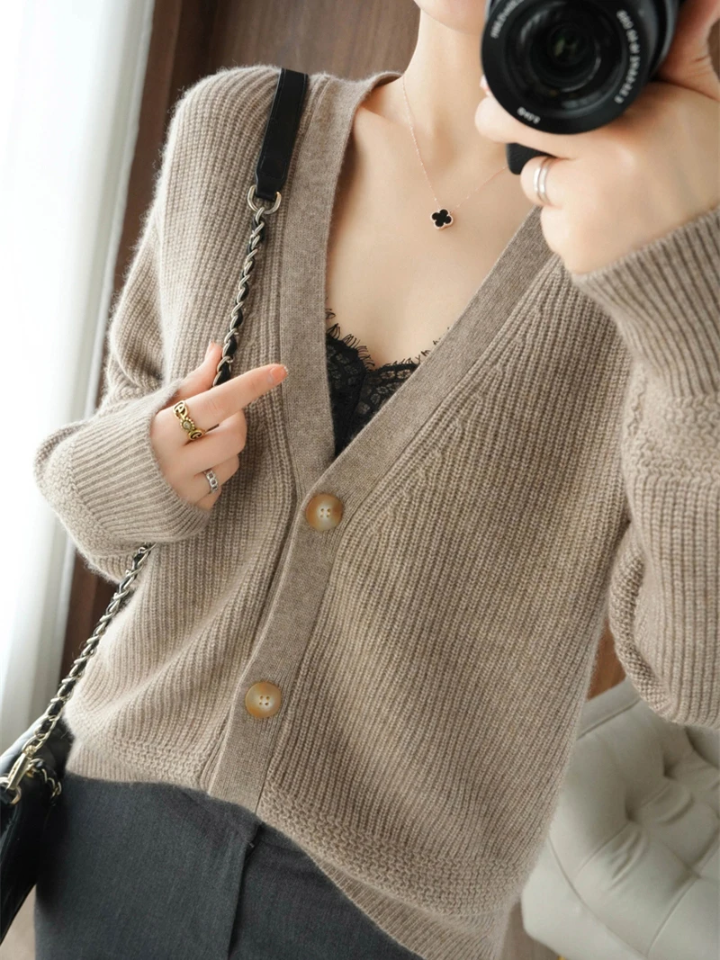 Limiguyue Thickened Knitted Sweater Autumn Winter Cashmere Cardigans Women V-neck Korean Loose Long Sleeve Knitwear Soft J861
Limiguyue Thickened Knitted Sweater Autumn Winter Cashmere Cardigans Women V-neck Korean Loose Long Sleeve Knitwear Soft J861