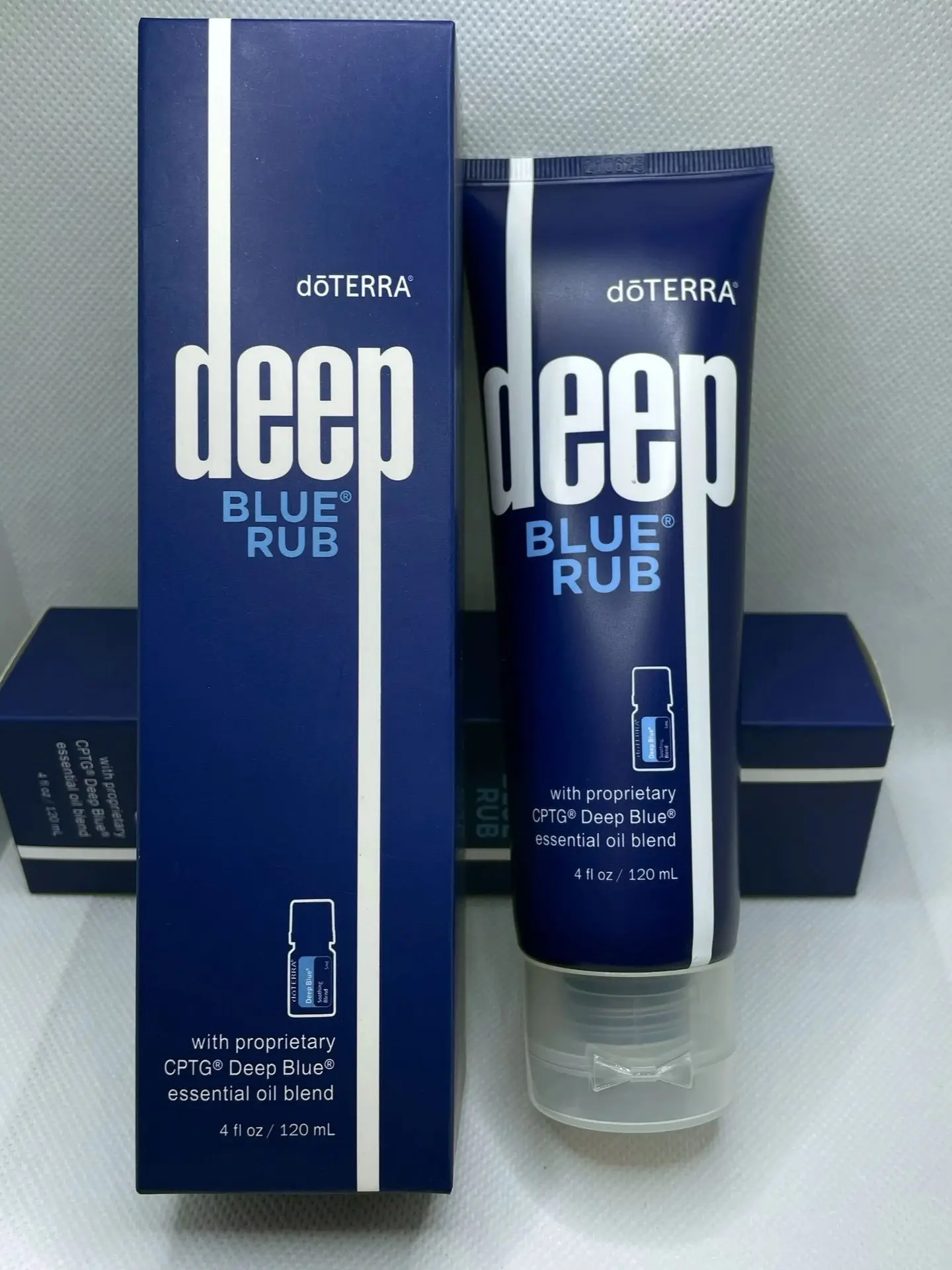 100 шт./лот DOTERRA creme темно-синий руб doterra с запатентованным cptg глубокий синий Успокаивающий Крем 120 мл Прямая поставка
100 шт./лот DOTERRA creme темно-синий руб doterra с запатентованным cptg глубокий синий Успокаивающий Крем 120 мл Прямая поставка