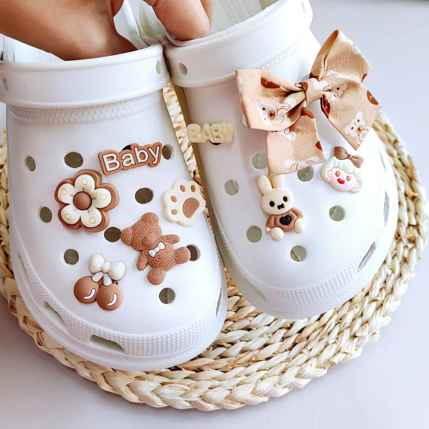 Fashion Brown Bow Tie Hole Shoes Shoe Charms Decoration Shoe Buckle Cute Little Bear DIY Croc Shoes Flower Accessories
Fashion Brown Bow Tie Hole Shoes Shoe Charms Decoration Shoe Buckle Cute Little Bear DIY Croc Shoes Flower Accessories