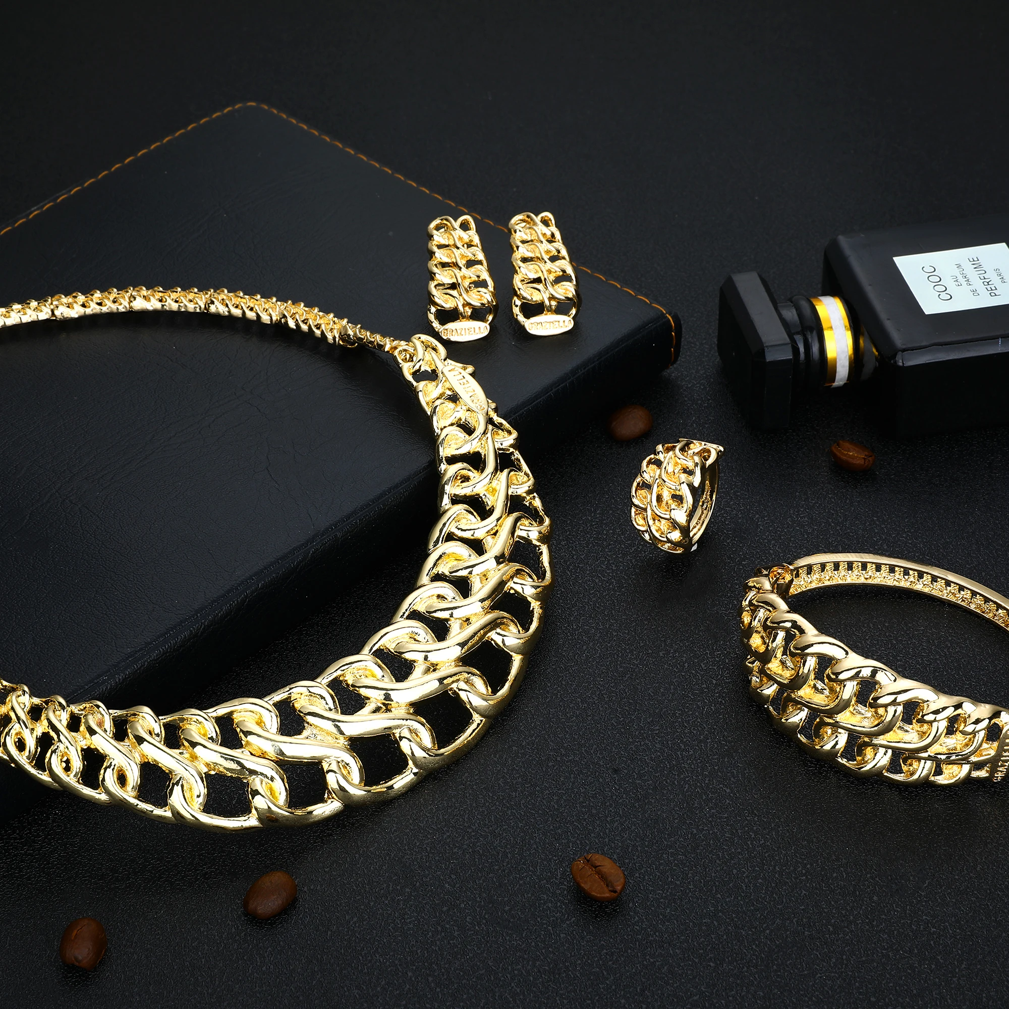 Jewelry Sets for Women Trendy Necklace And Earrings Copper Pendant Brazilian Dubai 18k Gold Color Jewelry For Wedding Party
Jewelry Sets for Women Trendy Necklace And Earrings Copper Pendant Brazilian Dubai 18k Gold Color Jewelry For Wedding Party