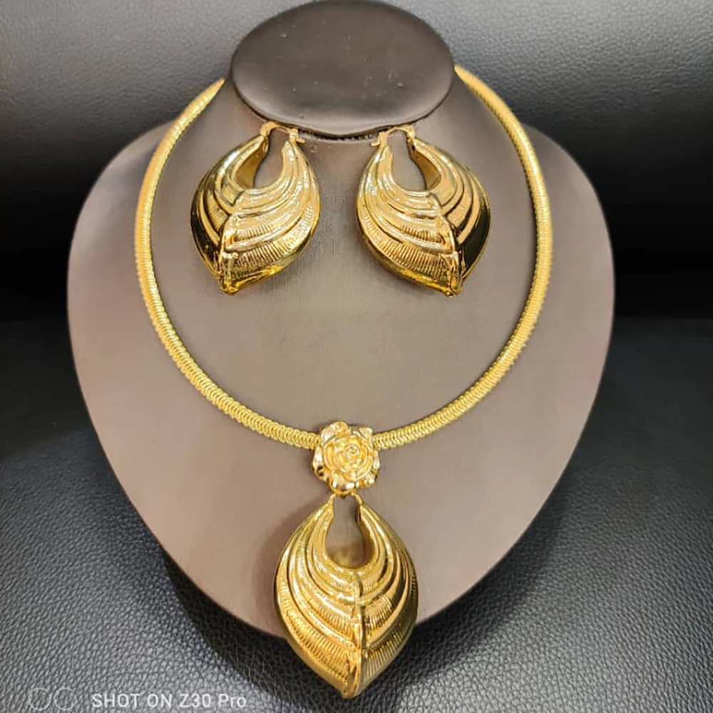 Dubai Gold Color Jewelry Sets For Women Large Hoop Earring And Necklace Fashion African Nigerian Style Jewelry Set
Dubai Gold Color Jewelry Sets For Women Large Hoop Earring And Necklace Fashion African Nigerian Style Jewelry Set