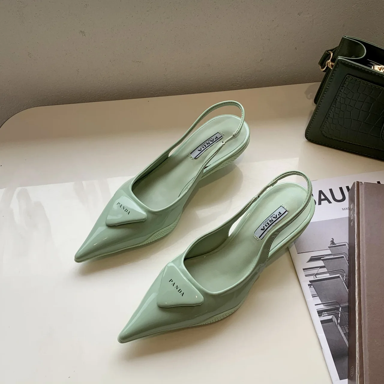 Women's shoes 2021 new shallow soft sole cat heel sandals pointed toe mid-heel stiletto heel single shoes women
Women's shoes 2021 new shallow soft sole cat heel sandals pointed toe mid-heel stiletto heel single shoes women