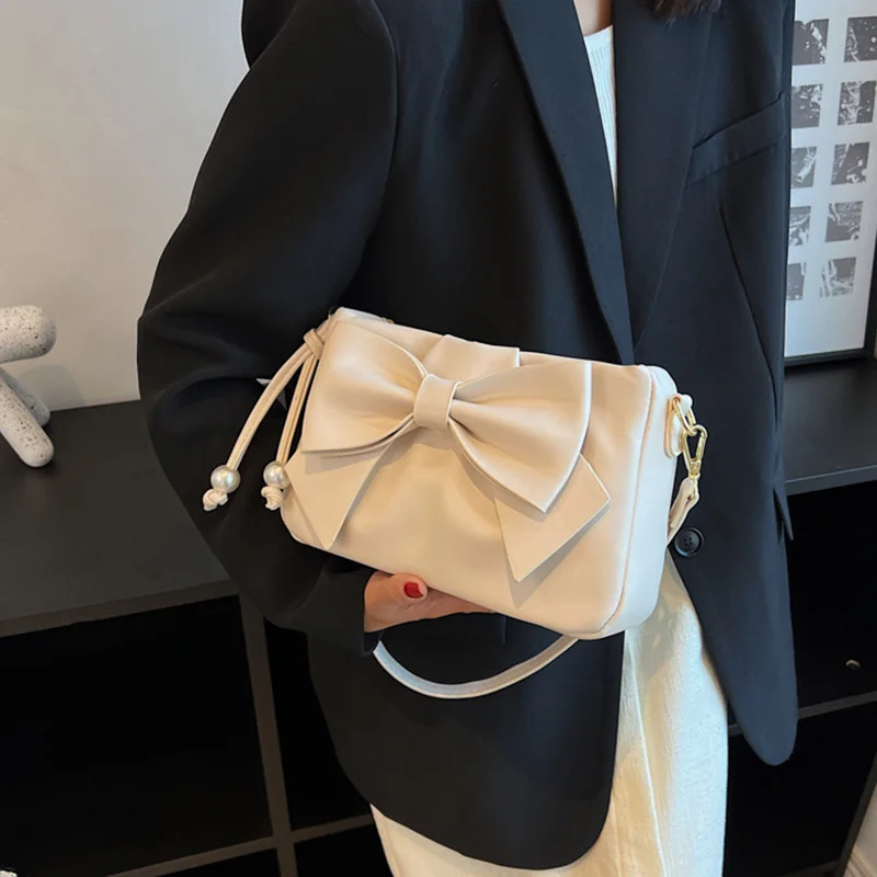 Ladies PU Leather Luxury Handbags 2022 Autumn New Solid Color Folds Shoulder Crossbody Bags Vintage Simple Office Women Handbag
Ladies PU Leather Luxury Handbags 2022 Autumn New Solid Color Folds Shoulder Crossbody Bags Vintage Simple Office Women Handbag