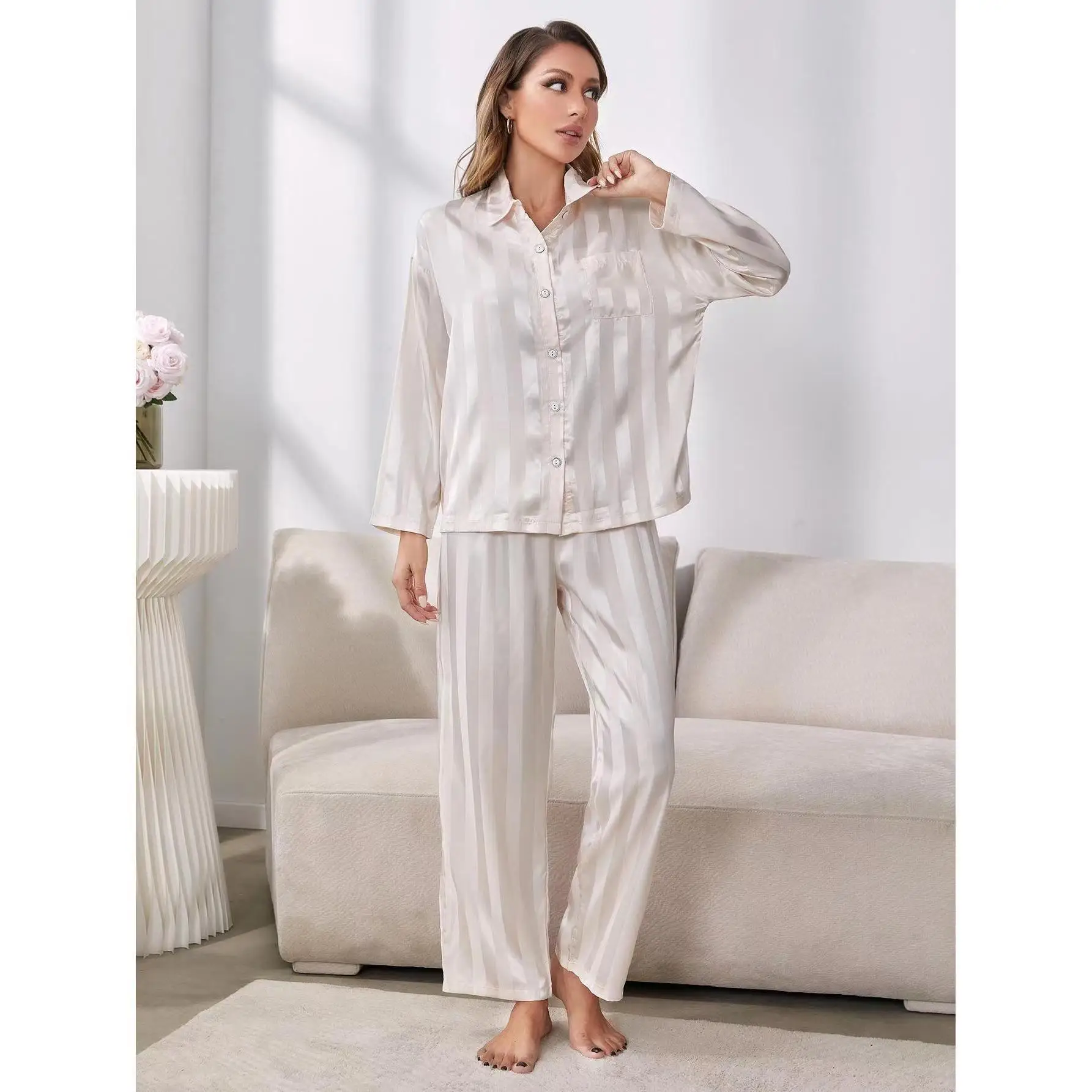 Imitation Silk Pajamas Elegant Women Autumn Long Sleeve Large Size Leisure Style Printed Girl Loose Europe Pajamas Sets
Imitation Silk Pajamas Elegant Women Autumn Long Sleeve Large Size Leisure Style Printed Girl Loose Europe Pajamas Sets