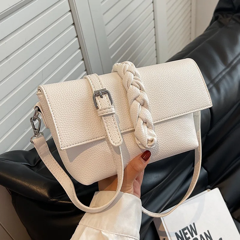 2022 Summer New Fashion Luxury High Quality Casual Simple Messenger Bag All-match Small Square Bag Popular Bag Women's Bag
2022 Summer New Fashion Luxury High Quality Casual Simple Messenger Bag All-match Small Square Bag Popular Bag Women's Bag