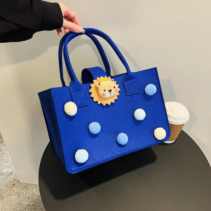 2022 Cute Doll Plush Ball Felt Handbag To Go Out Large-capacity Leisure Storage Bag Student Wear Textbook Bag
2022 Cute Doll Plush Ball Felt Handbag To Go Out Large-capacity Leisure Storage Bag Student Wear Textbook Bag