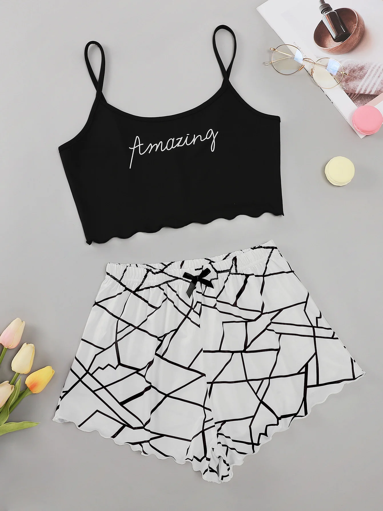 New Style Fashion Lady’s Summer Amazing Letter Print Camisole With Crack Print Shorts Pajama Set Home Wear Sleepwear Underwear
New Style Fashion Lady’s Summer Amazing Letter Print Camisole With Crack Print Shorts Pajama Set Home Wear Sleepwear Underwear