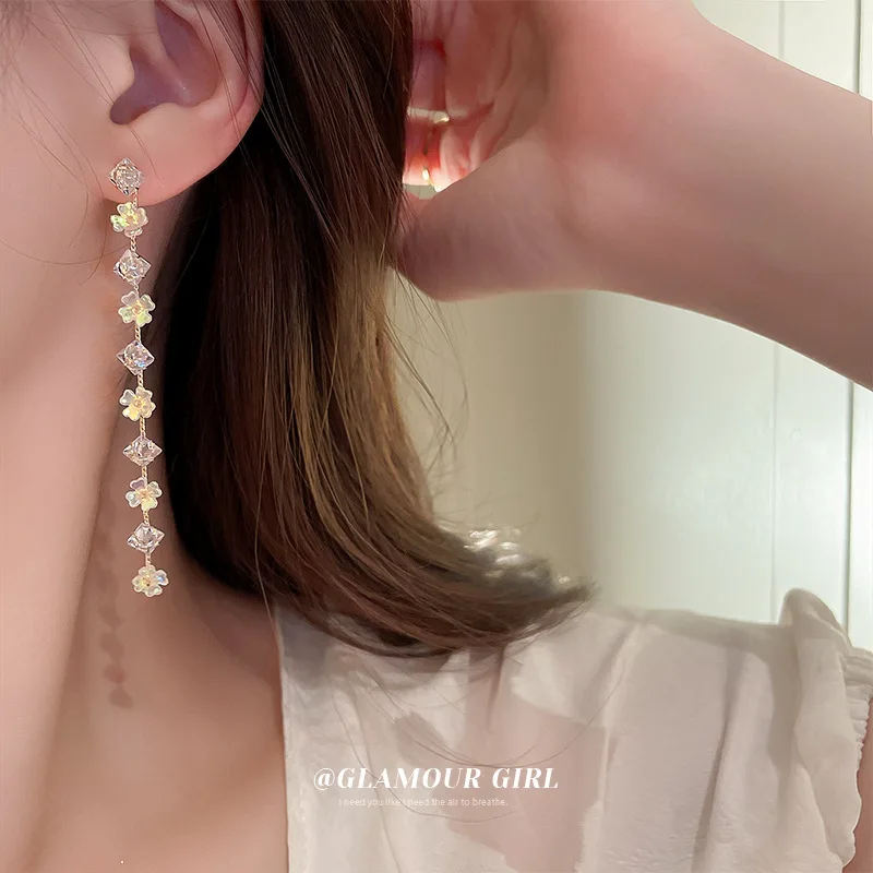Silver Needle Color Light Zircon Flower Long Tassel Earrings Ins Design Temperament Versatile Female
Silver Needle Color Light Zircon Flower Long Tassel Earrings Ins Design Temperament Versatile Female