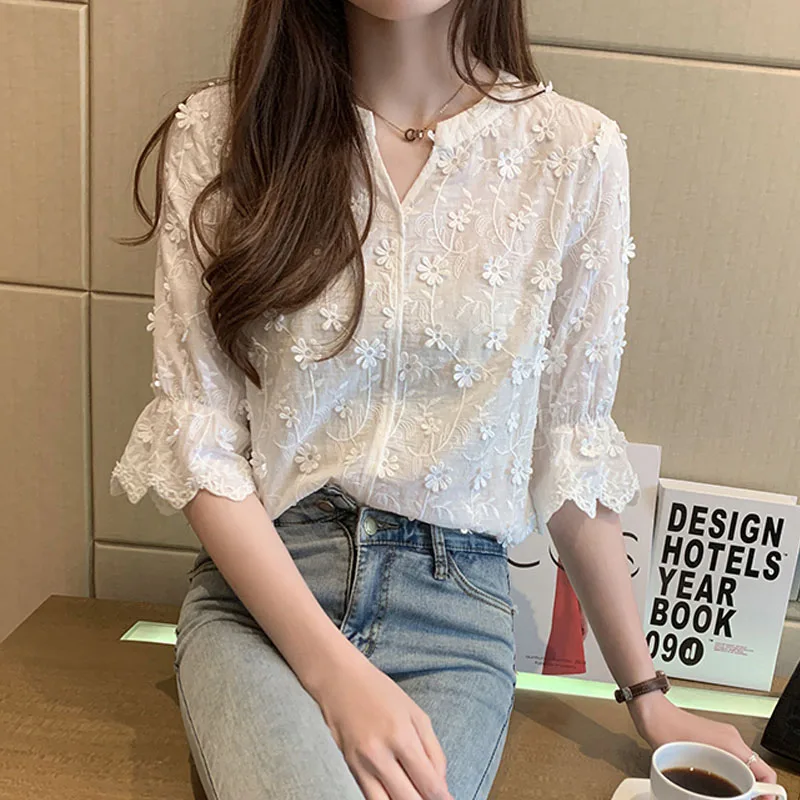 2022 Elegant Blouses Summer New Stereoscopic Embroidered White Lace Shirt Cotton Blouse Floral Short Sleeve Woman's Shirt Blusa 
2022 Elegant Blouses Summer New Stereoscopic Embroidered White Lace Shirt Cotton Blouse Floral Short Sleeve Woman's Shirt Blusa