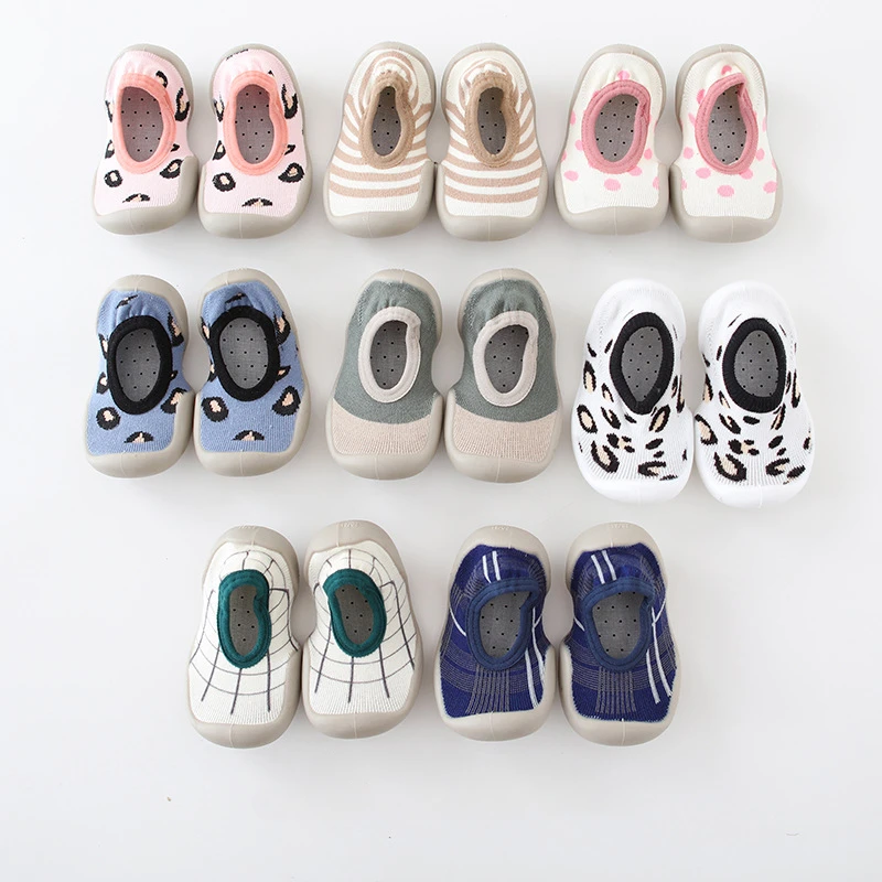 Spring summer and autumn new leopard print children anti-slip soft-soled socks and baby toddler shoes are breathable.
Spring summer and autumn new leopard print children anti-slip soft-soled socks and baby toddler shoes are breathable.