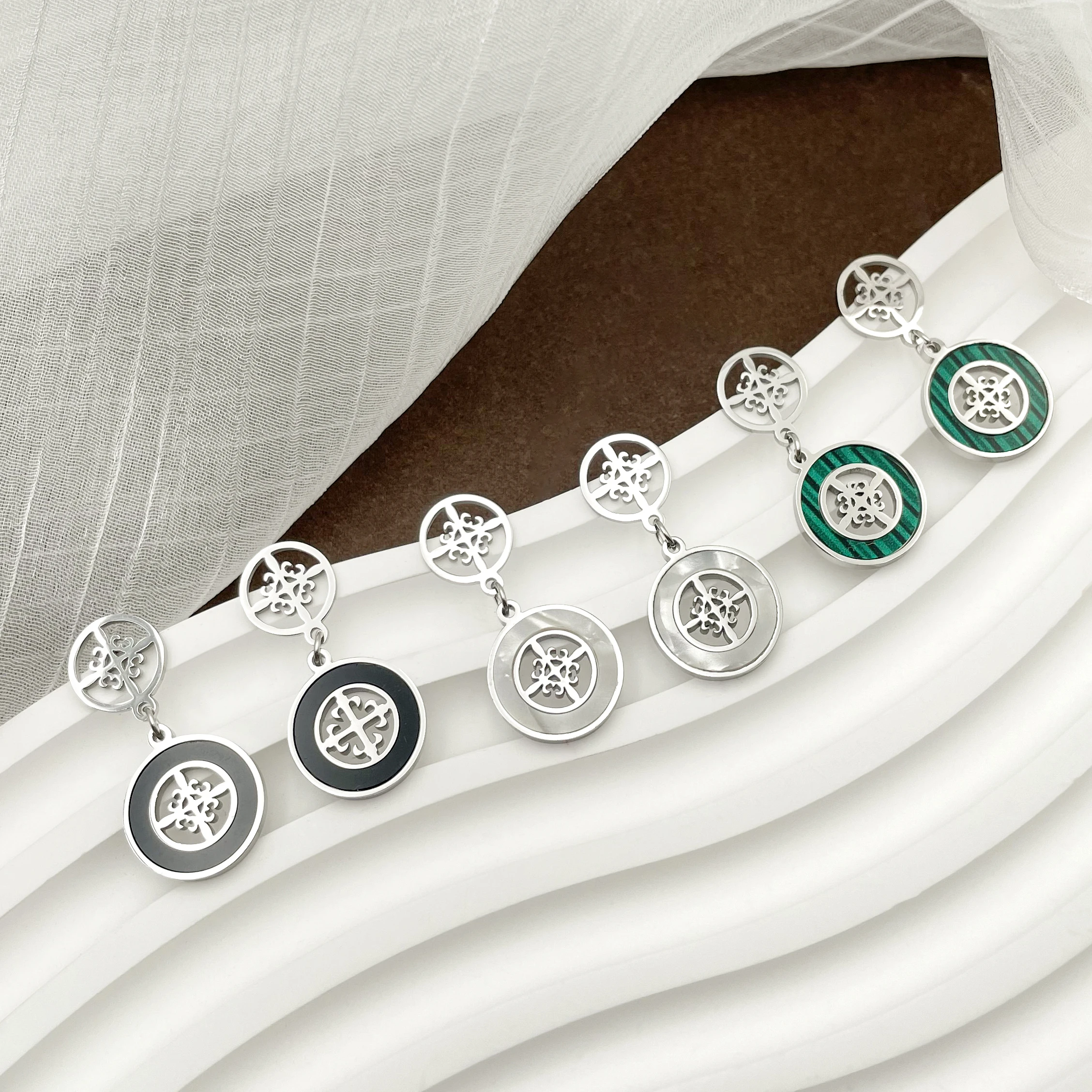 Elegant Delicate Earrings Women's 14K Gold Vintage Ring Cross Hollow Design Fashion Luxury Jewelry For Women 2022
Elegant Delicate Earrings Women's 14K Gold Vintage Ring Cross Hollow Design Fashion Luxury Jewelry For Women 2022