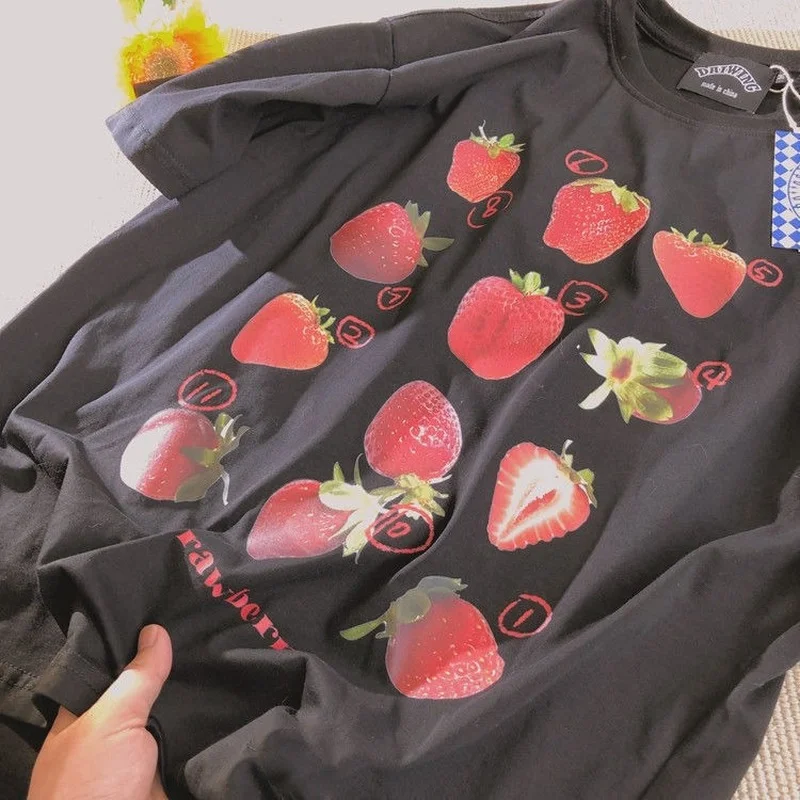Vintage Strawberry Print Shirts for Women Aesthetic Cartoon O-neck Casual Teens Clothes Japanese Fashion Streetwear Woman Tshirt
Vintage Strawberry Print Shirts for Women Aesthetic Cartoon O-neck Casual Teens Clothes Japanese Fashion Streetwear Woman Tshirt