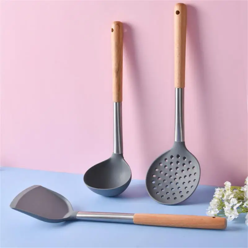 Hanging Hole Spatula Non Stick High Temperature Resistance Salad Mixing Scraper Wooden Handle Kitchen Utensils Non-slip Silicone
Hanging Hole Spatula Non Stick High Temperature Resistance Salad Mixing Scraper Wooden Handle Kitchen Utensils Non-slip Silicone