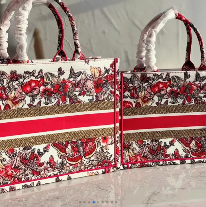 2022 Embroidery Canvas Book Tote Bags for Women Top Designer Luxury Handbags Lady's New Fashion Purse High Quality Shopping Bag
2022 Embroidery Canvas Book Tote Bags for Women Top Designer Luxury Handbags Lady's New Fashion Purse High Quality Shopping Bag