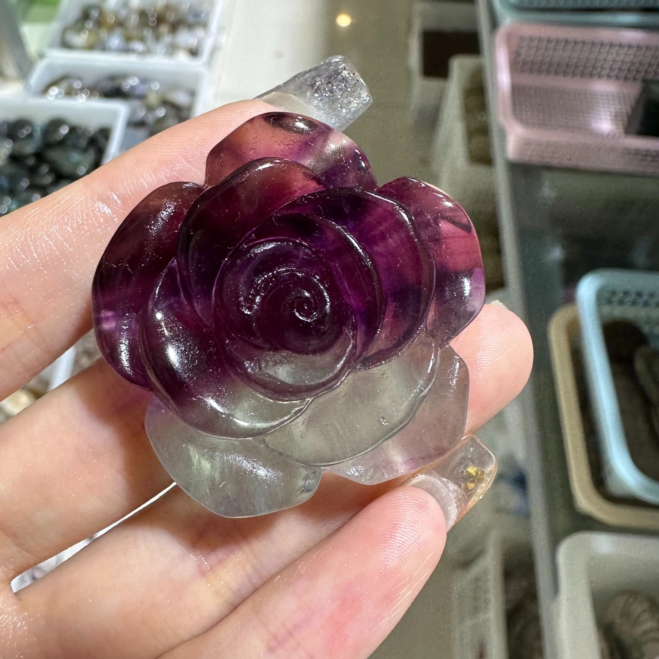 1PCS Natural Crystal Colored Fluorite Roses Hand-Carved Quartz Crystal Healing Decorative Stone Home Decoration Gifts
1PCS Natural Crystal Colored Fluorite Roses Hand-Carved Quartz Crystal Healing Decorative Stone Home Decoration Gifts