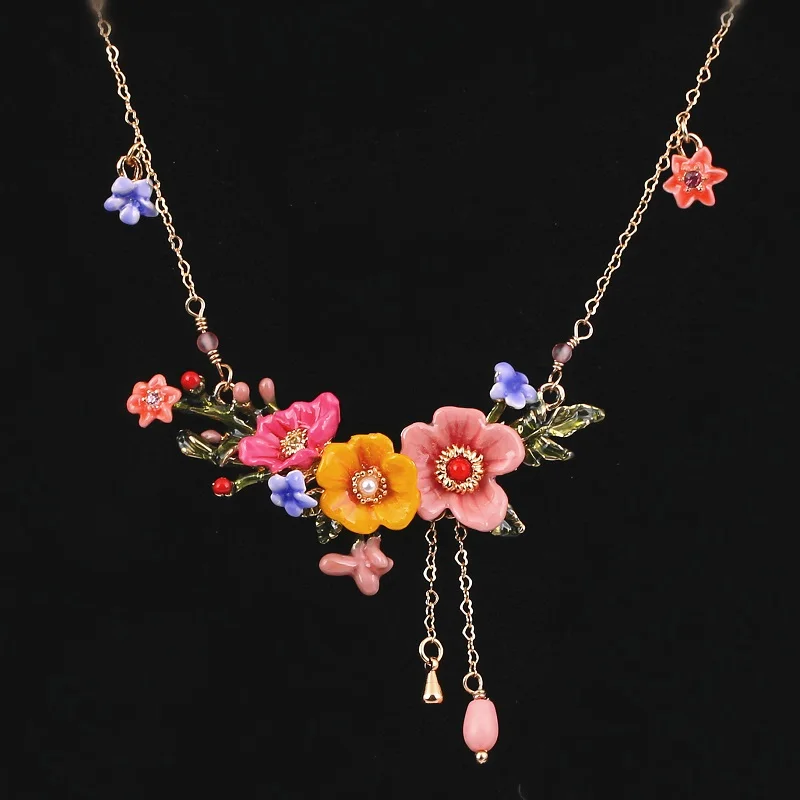 Enamelled three-dimensional flowers sweet exaggerated multi pendant short necklace women's clavicle chain
Enamelled three-dimensional flowers sweet exaggerated multi pendant short necklace women's clavicle chain