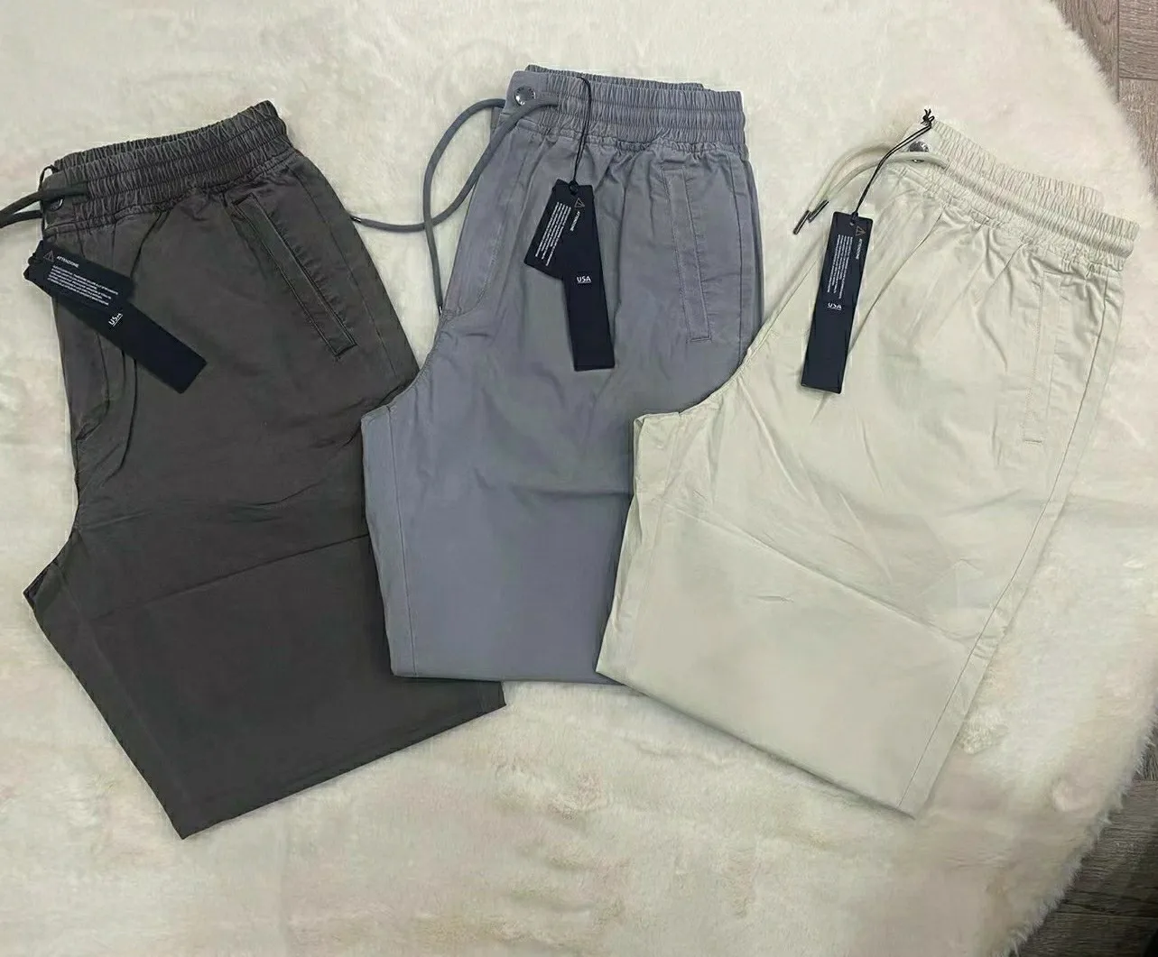 22s blended lightweight KITH outdoor breathable diagonal pocket drawcord elastic waist straight tube casual overalls pants
22s blended lightweight KITH outdoor breathable diagonal pocket drawcord elastic waist straight tube casual overalls pants