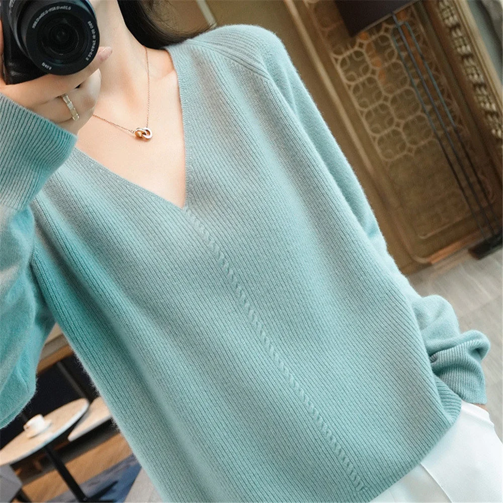 Korean Fashion Solid Color V-Neck Knitted Sweaters Women's Clothing 2023 Autumn New Casual All-match Loose Pullovers Top
Korean Fashion Solid Color V-Neck Knitted Sweaters Women's Clothing 2023 Autumn New Casual All-match Loose Pullovers Top