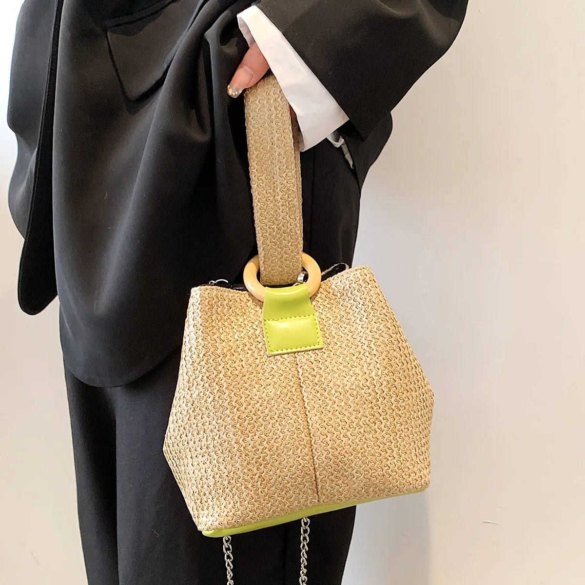 2022 New Ladies Straw Shoulder Bag High Quality Fashion Trend Casual Chain Messenger Bag Versatile Bucket Bag Small Square Bag
2022 New Ladies Straw Shoulder Bag High Quality Fashion Trend Casual Chain Messenger Bag Versatile Bucket Bag Small Square Bag