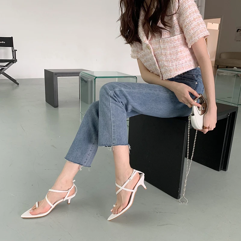 Pointed Toe Women Sandals Black White Summer Dress Shoes Thin Low Heels Ankle Strap Narrow Band Dress Shoes Woman Size 35-39
Pointed Toe Women Sandals Black White Summer Dress Shoes Thin Low Heels Ankle Strap Narrow Band Dress Shoes Woman Size 35-39