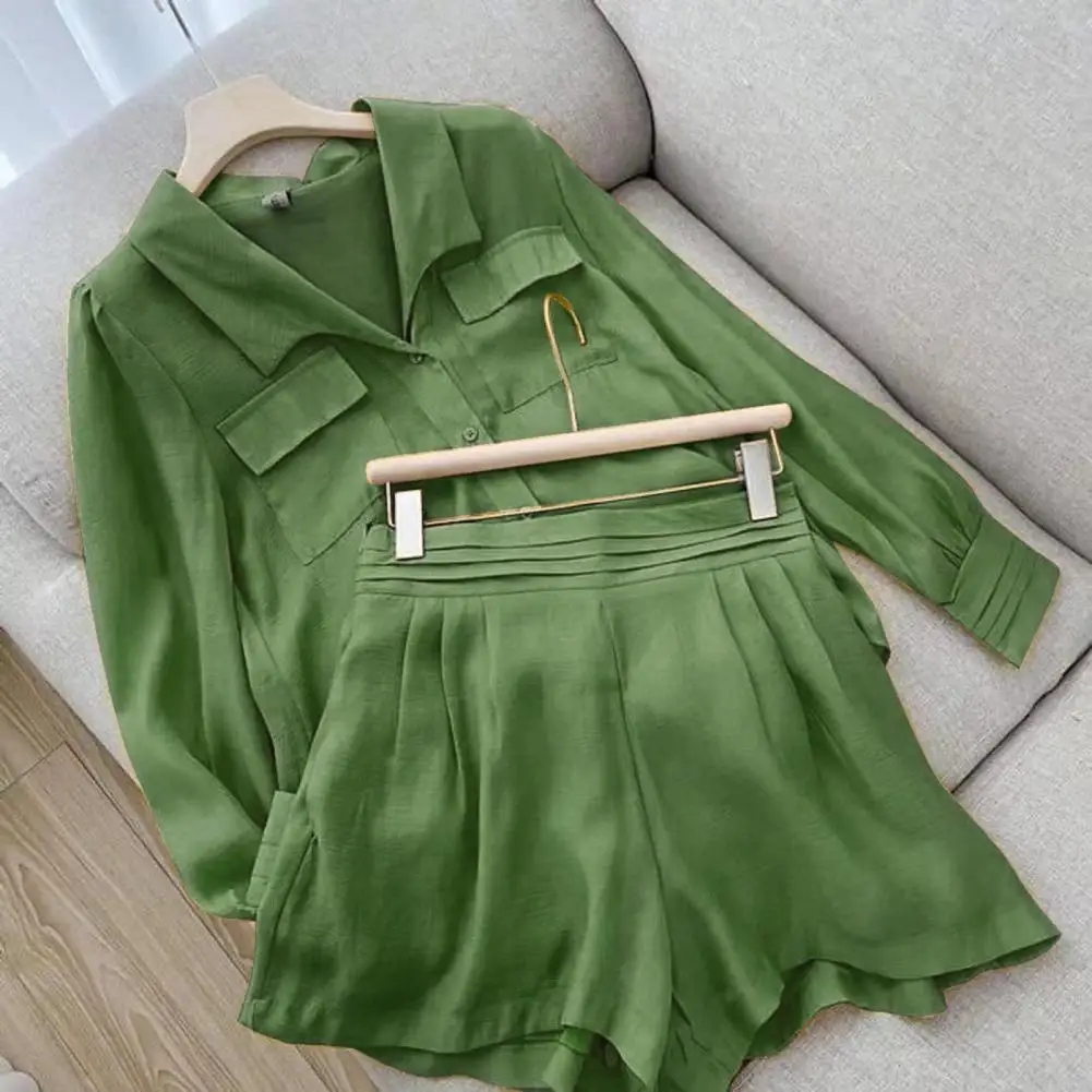 Casual Two-piece Suit Chic Comfy Women's Shirt Shorts Set with Lapel Patch Pockets for Casual Wear Soft Elastic for All-day
Casual Two-piece Suit Chic Comfy Women's Shirt Shorts Set with Lapel Patch Pockets for Casual Wear Soft Elastic for All-day