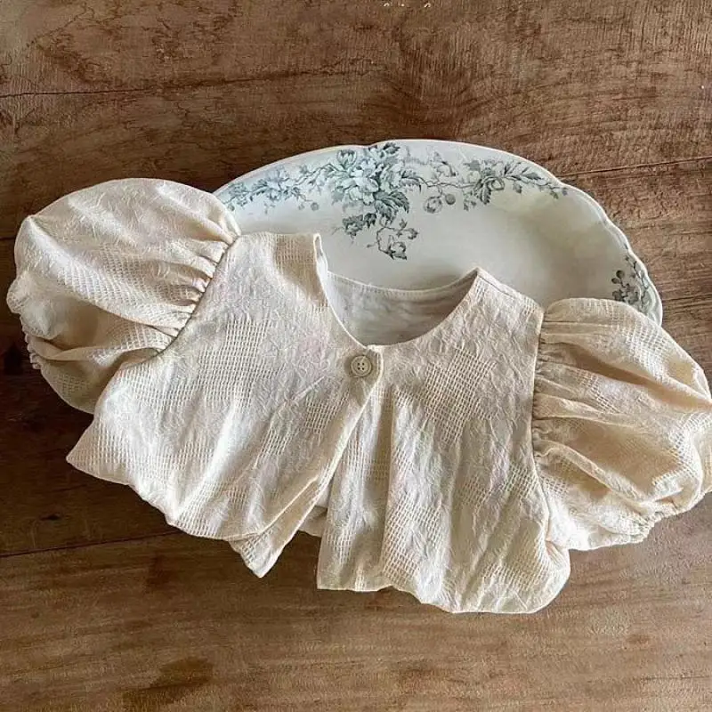 Однотонное милое короткое пальто для маленьких девочек от 0 до 2 лет жаккардовый пышный одежда с рукавами кардиган Милая модная универсальная куртка принцессы с цветочным рисунком
Однотонное милое короткое пальто для маленьких девочек от 0 до 2 лет жаккардовый пышный одежда с рукавами кардиган Милая модная универсальная куртка принцессы с цветочным рисунком