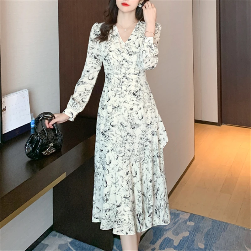 French Vintage Chiffon Print Dress Women for Autumn 2023 Flounce V-neck Long Sleeved Sweet Elegant Fairy Midi Dress Korean
French Vintage Chiffon Print Dress Women for Autumn 2023 Flounce V-neck Long Sleeved Sweet Elegant Fairy Midi Dress Korean